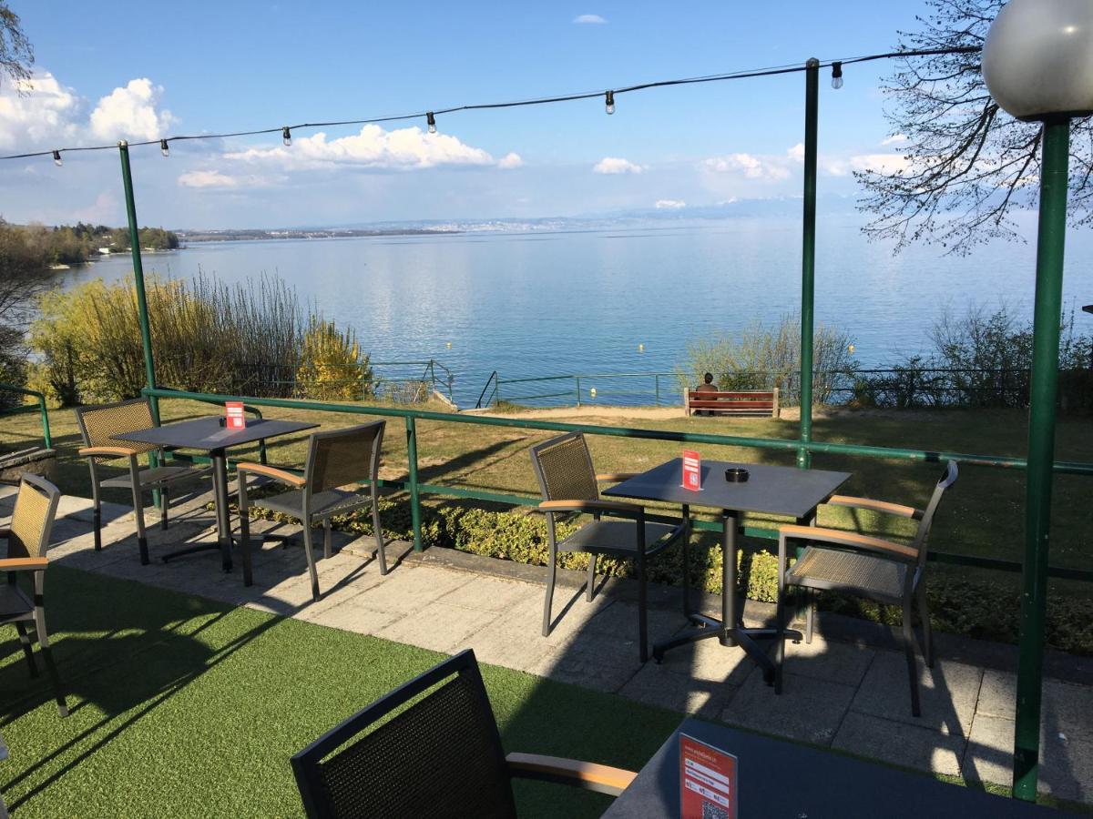 Hotel Restaurant De La Plage Gland Exteriör bild