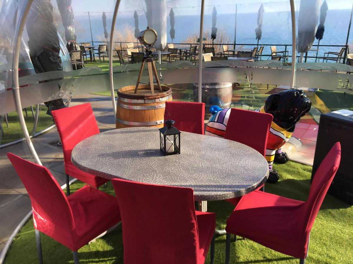 Hotel Restaurant De La Plage Gland Exteriör bild